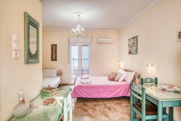 Studio with Sea View for 3